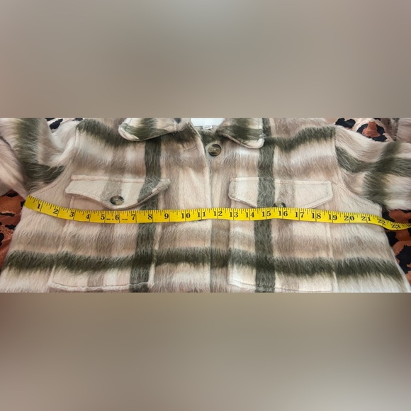 Plaid Faux Fur American Eagle  Jacket‎ - Picture 5 of 7